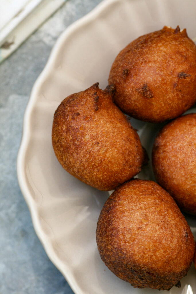 Orangen-Ricotta-Krapfen mit Karamellsauce